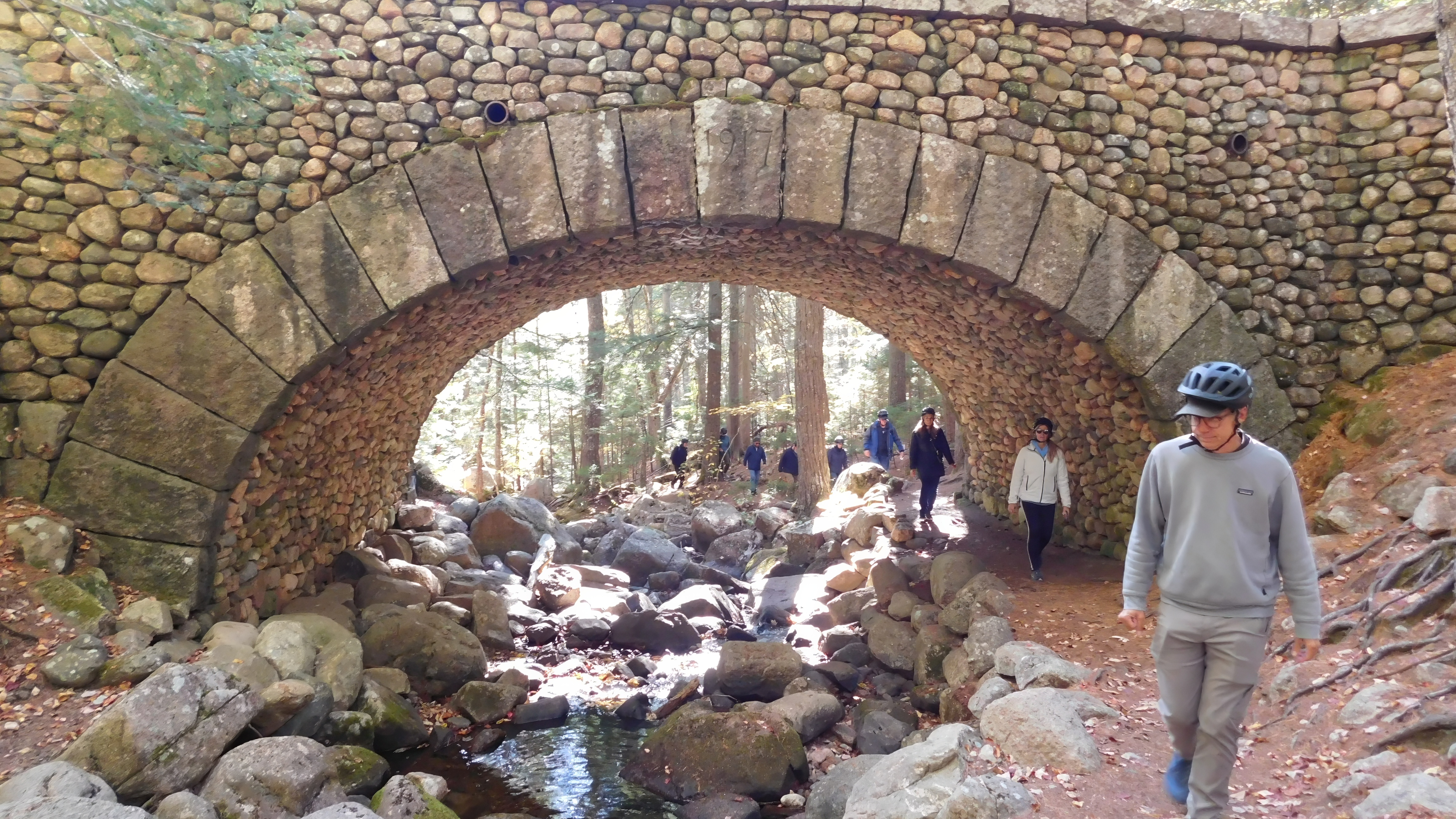 Tour group at Cobblestone Bridge